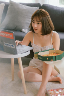 偷看美女洗澡
